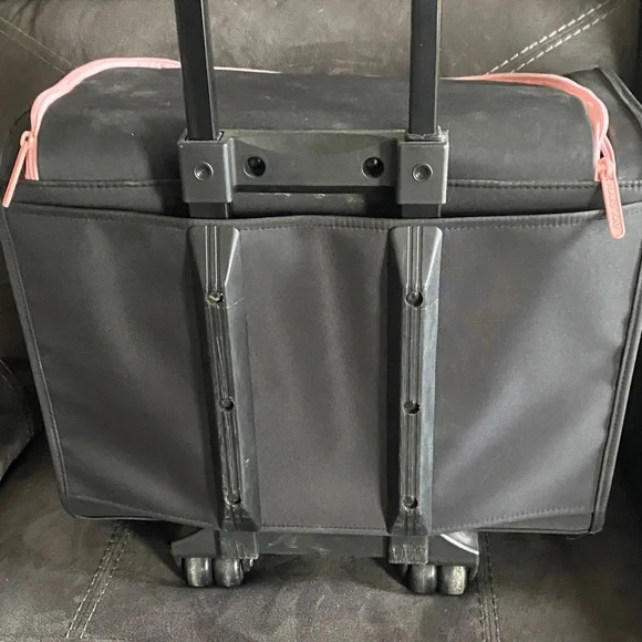 Mary Kay Black Cosmetic Bag Set with Pink Accents - Picture 4 of 15